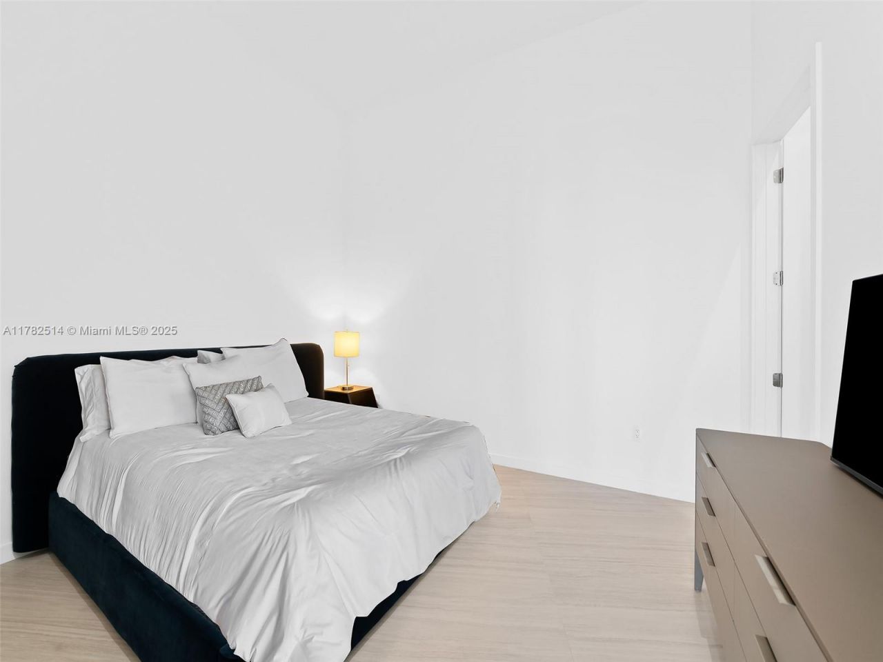 851 NE 1st Ave, Unit PH 5500, Miami, FL 33132 Photo