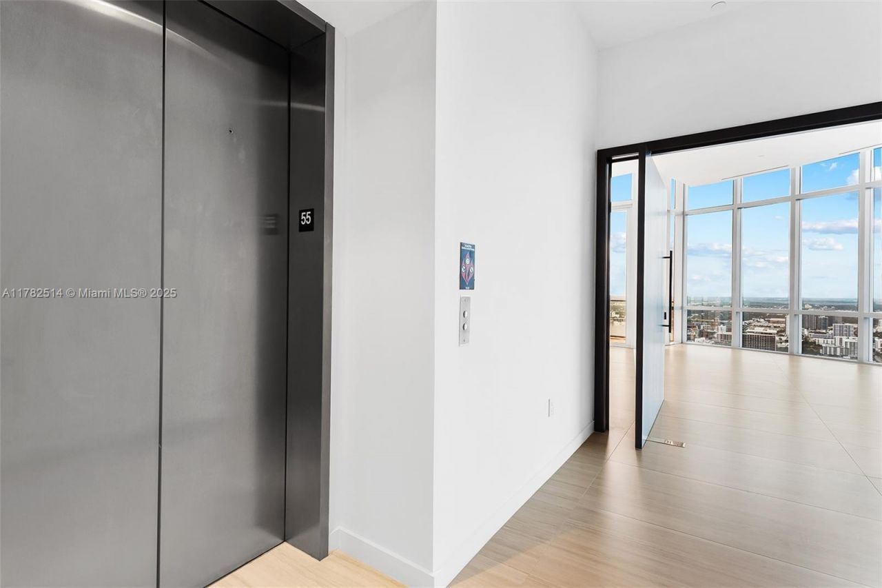 851 NE 1st Ave, Unit PH 5500, Miami, FL 33132 Photo