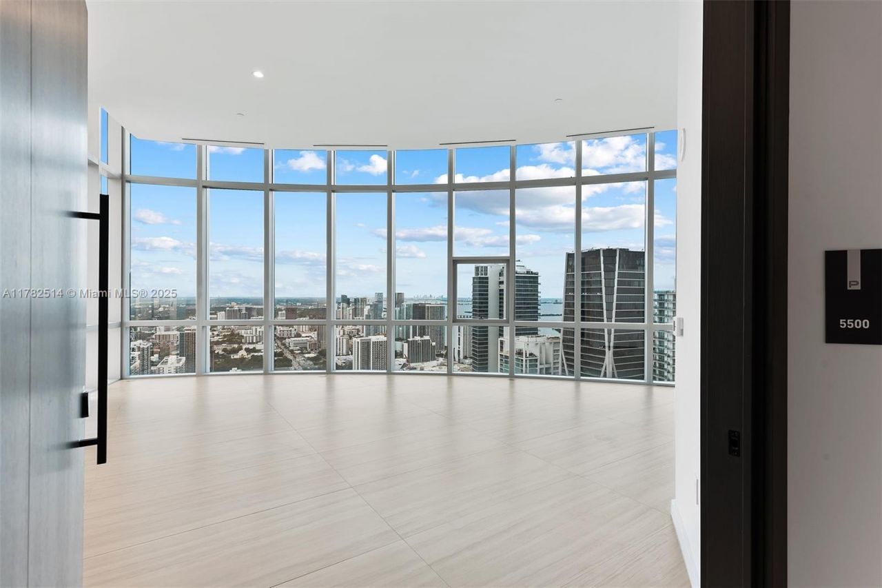 851 NE 1st Ave, Unit PH 5500, Miami, FL 33132 Photo