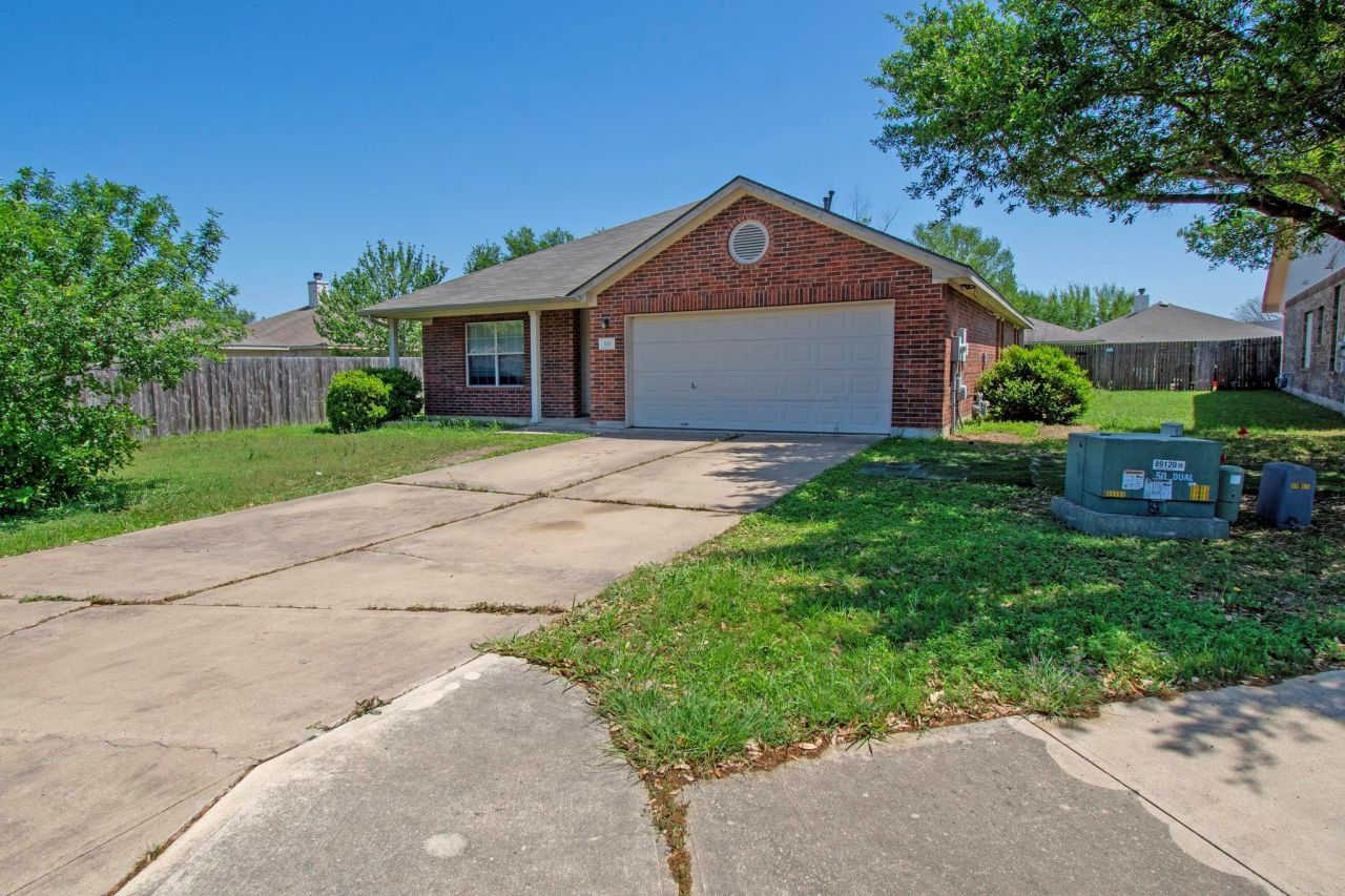 100 Buck Shot Ct, Bastrop, TX 78602 Main Photo