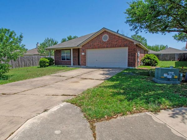 100 Buck Shot CT, Bastrop, TX 78602