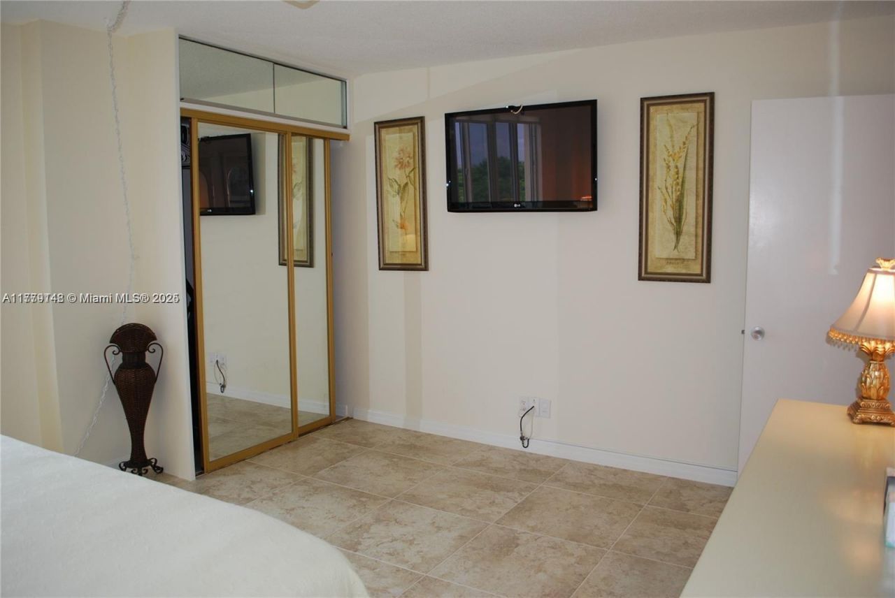 125 Ocean Ave, Unit 214, Palm Beach Shores, FL 33404 Photo