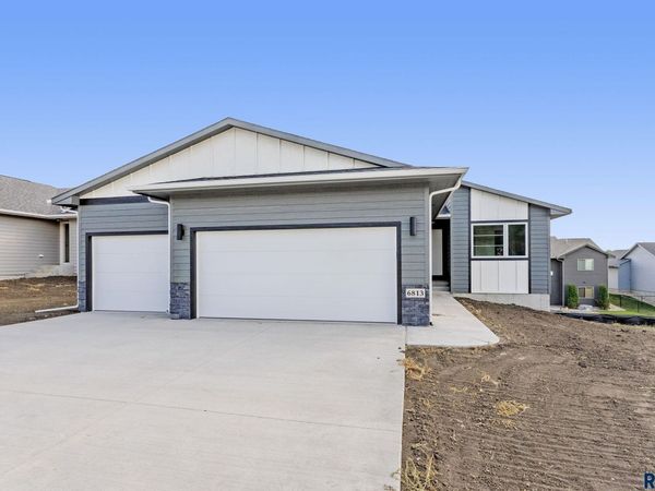 6813 W Viola Ct, Sioux Falls, SD 57107