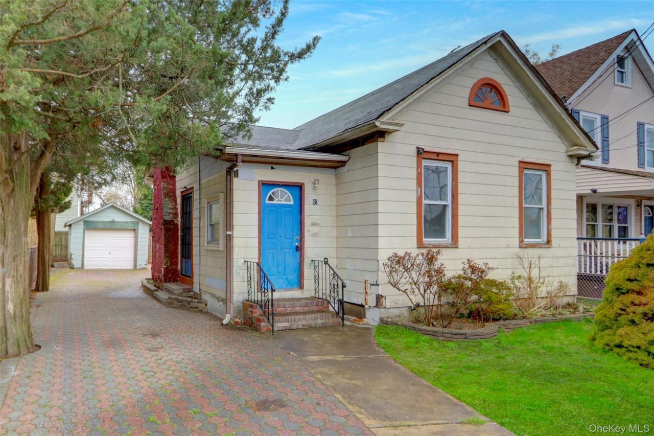 69 Hewlett Street, Hempstead, NY 11550 Main Photo