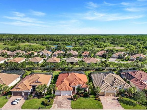 9282 Quarry DR, NAPLES, FL 34120