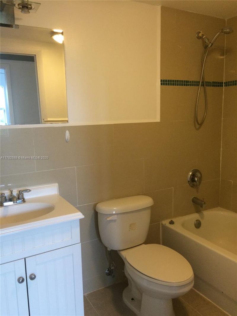 7025 Rue Granville, Unit 3, Miami Beach, FL 33141 Photo