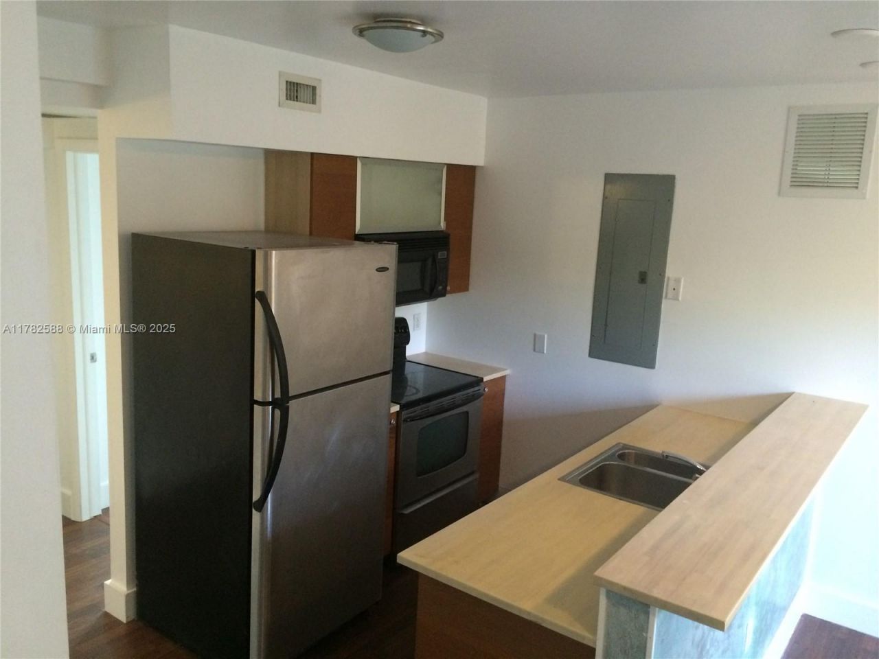 7025 Rue Granville, Unit 3, Miami Beach, FL 33141 Photo