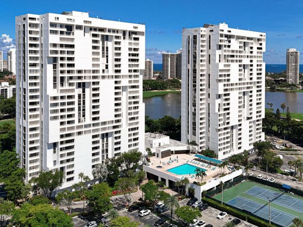 20225 NE 34TH Court, Unit 817, Miami, FL 33810