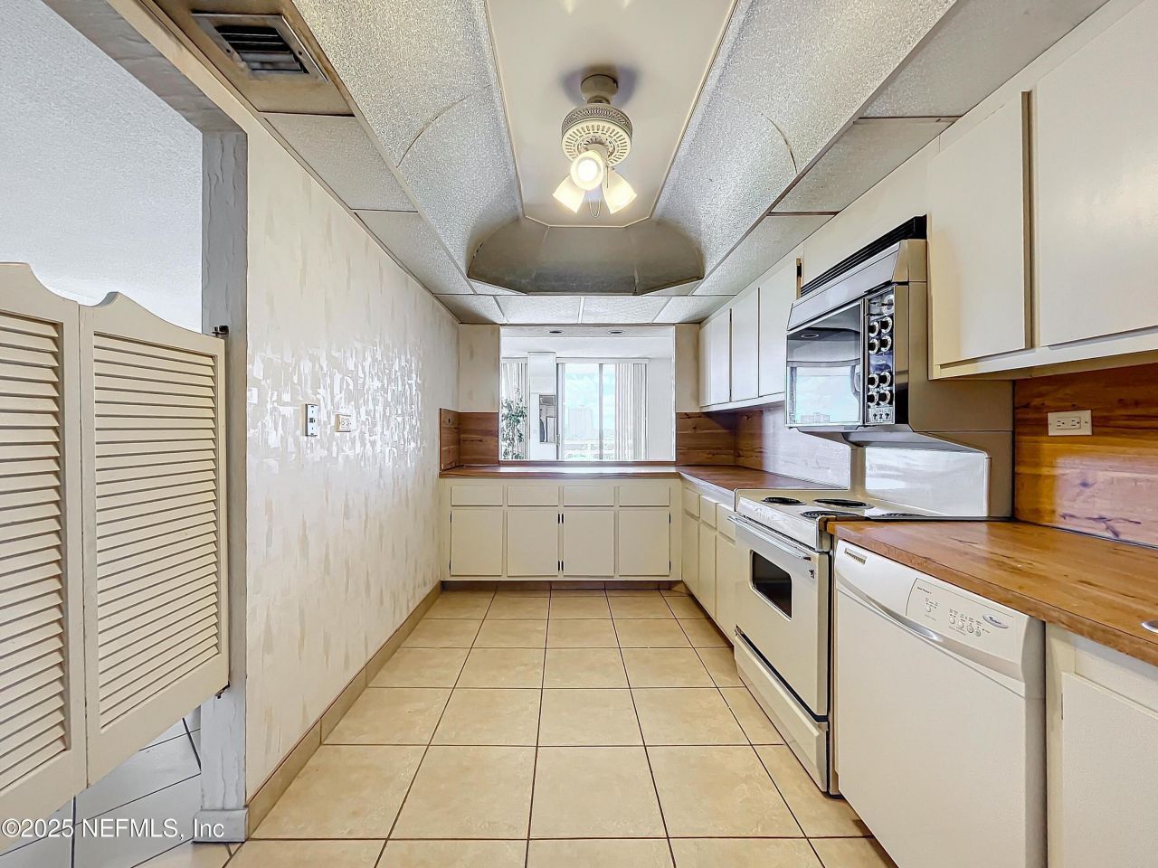 20225 NE 34th Court, Unit 817, Miami, FL 33810 Photo