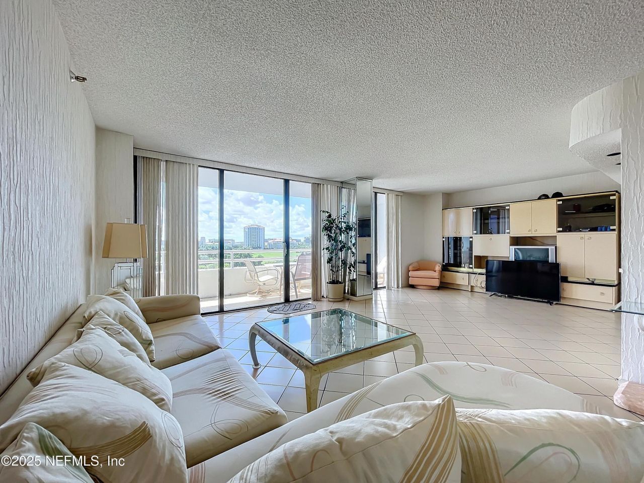 20225 NE 34th Court, Unit 817, Miami, FL 33810 Photo