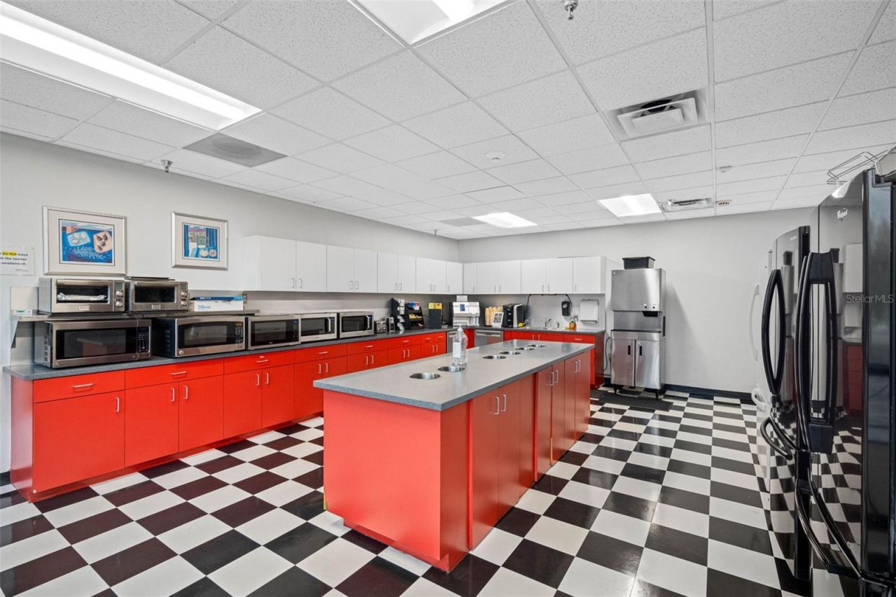 6801 E Hillsborough Avenue, Tampa, FL 33610 Photo