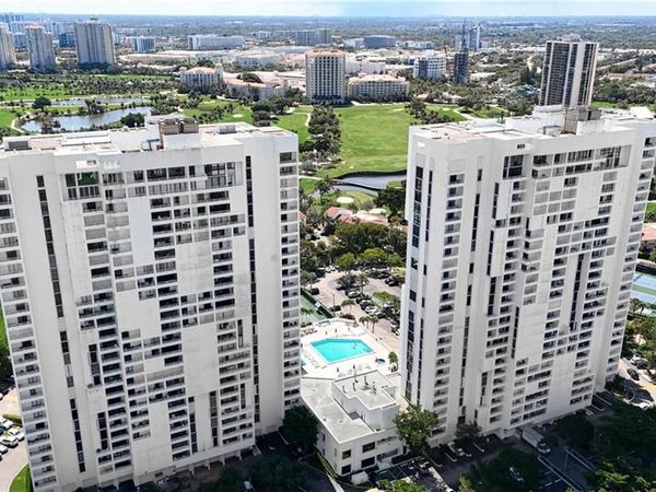 20225 NE 34th CT, MIAMI, FL 33180