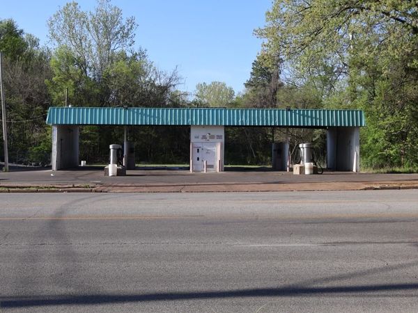 2186 E RAINES RD, Memphis, TN 38116