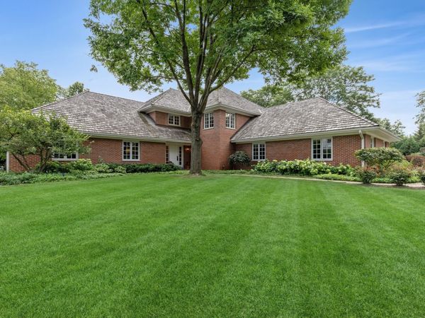 390 S Basswood Road, Lake Forest, IL 60045