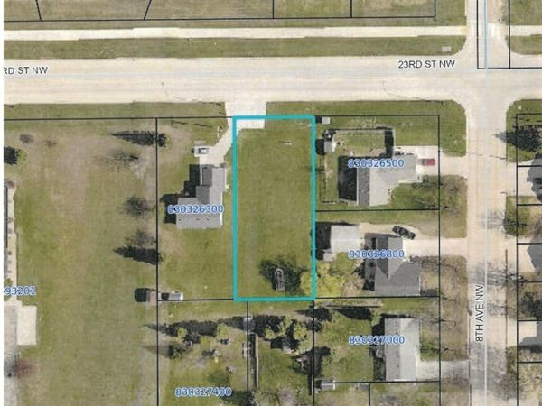 817 23RD Street NW, East Grand Forks, MN 56721