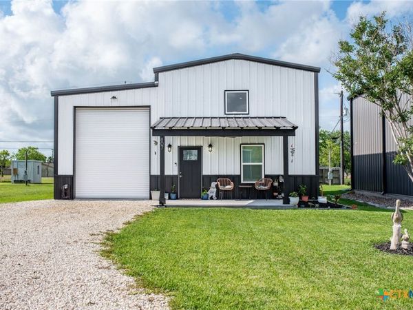 807 W Dallas Avenue, Seadrift, TX 77983