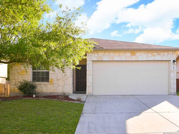 745 Hollow Ridge, Schertz, TX 78108