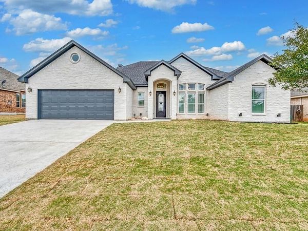 505 S Navajo Trail, McGregor, TX 76657