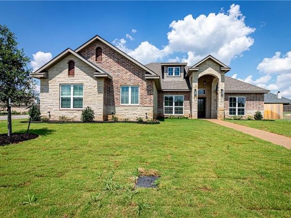 1037 Queen Elizabeth Drive, McGregor, TX 76657