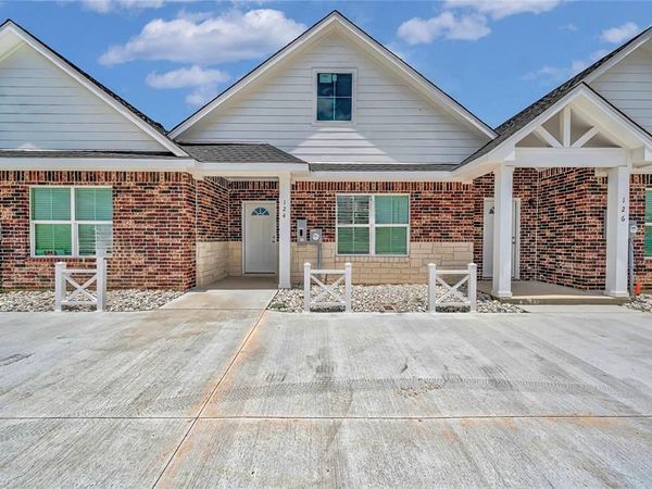 124 Morris Court, McGregor, TX 76657