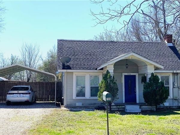 706 W Navasota Street, Groesbeck, TX 76642