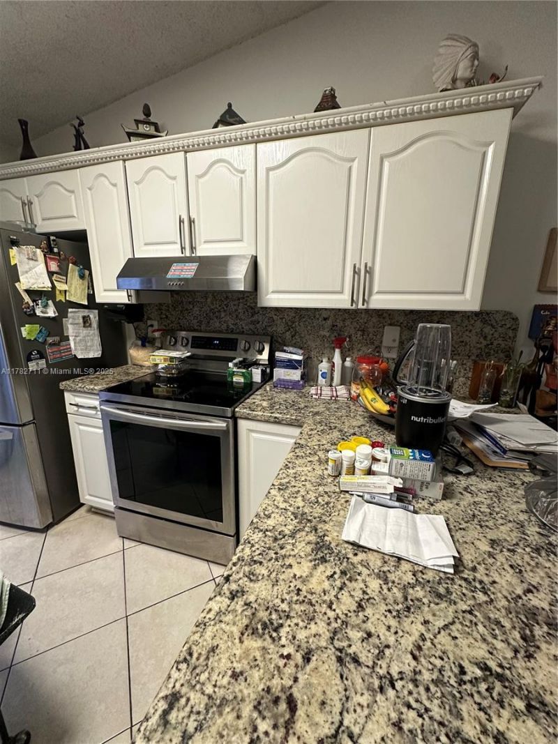 7795 W 29th Way, Unit 201, Hialeah, FL 33018 Photo