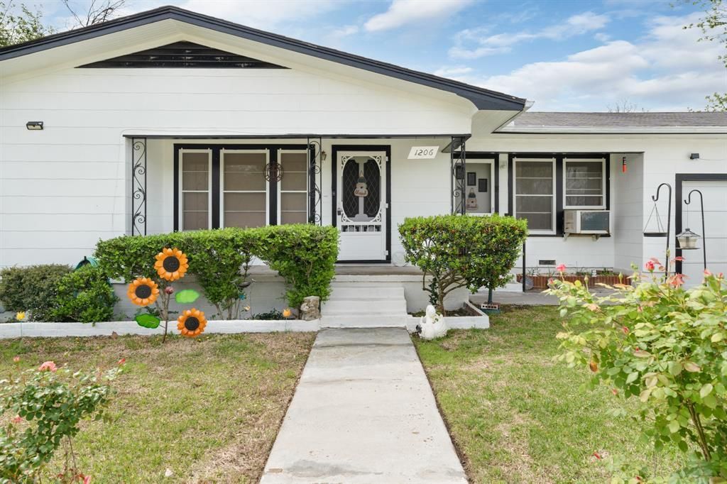 1206 W Jackson Street, Clarksville, TX 75426 Main Photo