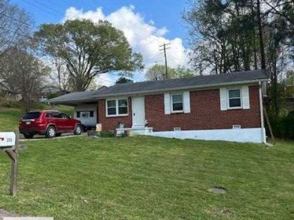 305 Green Acres Dr, Paris, TN 38242