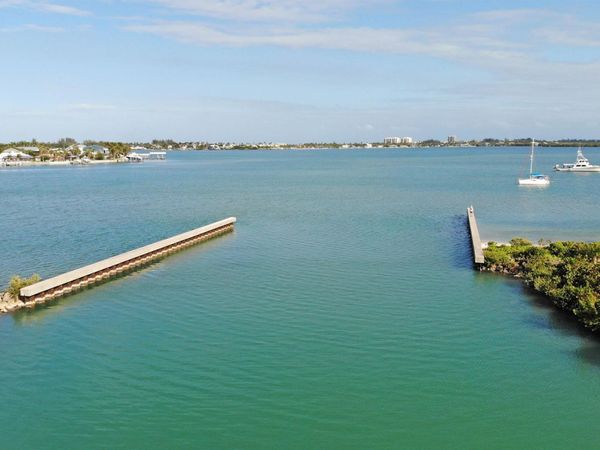 5 Harbour Isle Drive E, Unit 202, Fort Pierce, FL 34949