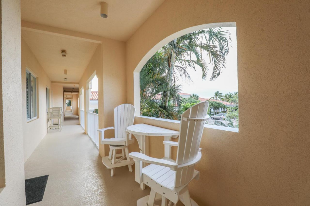 5 Harbour Isle Drive E, Unit 202, Fort Pierce, FL 34949 Photo