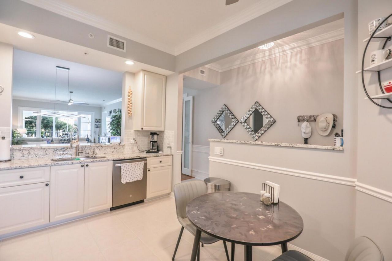 5 Harbour Isle Drive E, Unit 202, Fort Pierce, FL 34949 Photo