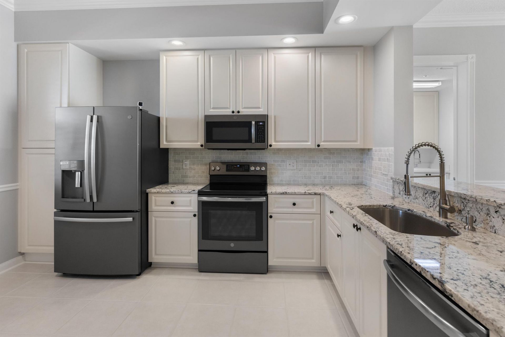 5 Harbour Isle Drive E, Unit 202, Fort Pierce, FL 34949 Photo