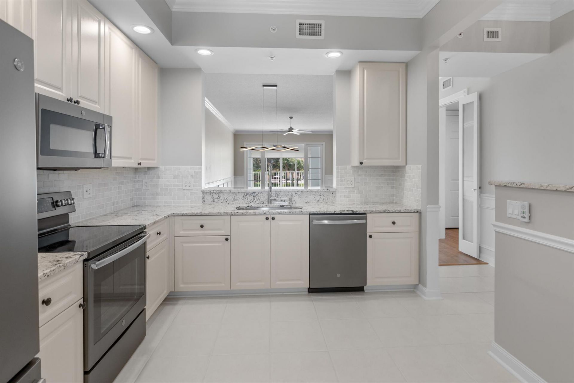 5 Harbour Isle Drive E, Unit 202, Fort Pierce, FL 34949 Photo