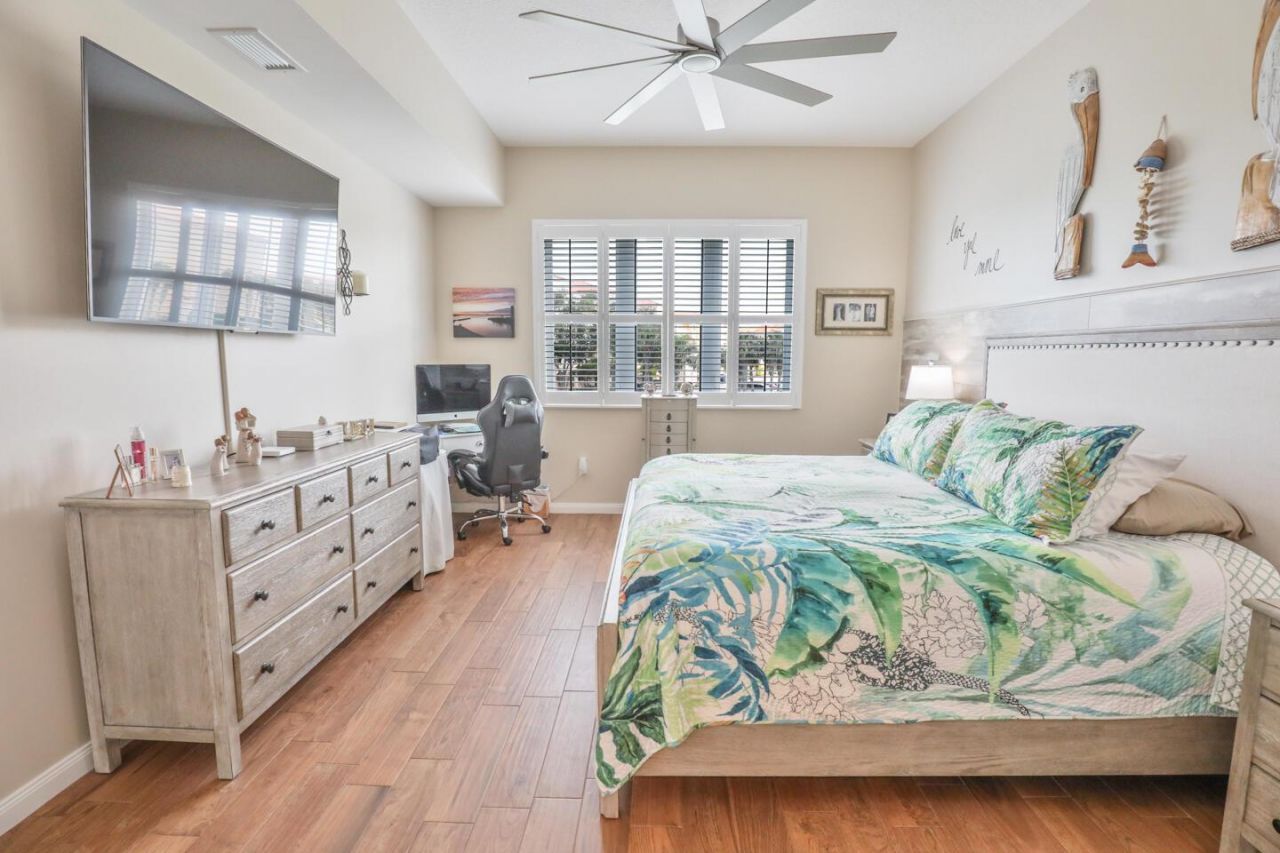 5 Harbour Isle Drive E, Unit 202, Fort Pierce, FL 34949 Photo