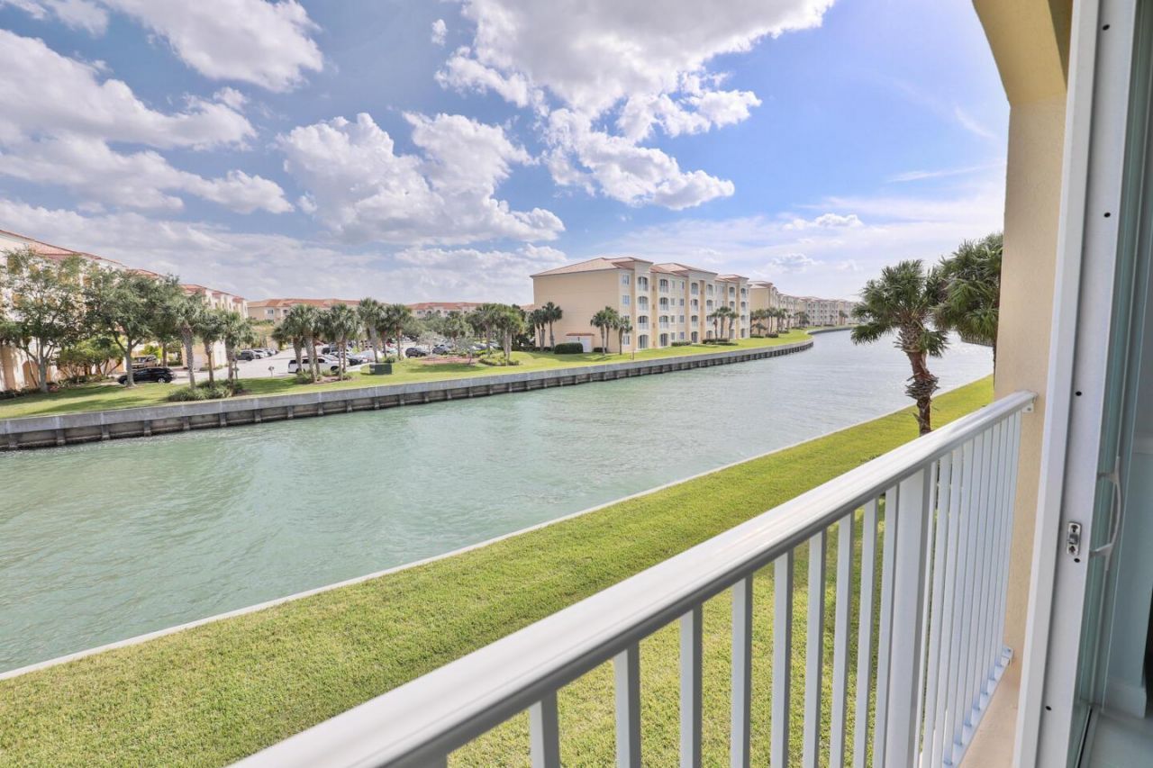 5 Harbour Isle Drive E, Unit 202, Fort Pierce, FL 34949 Photo