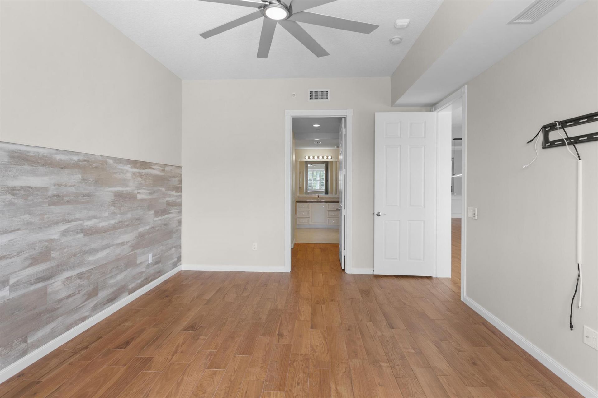 5 Harbour Isle Drive E, Unit 202, Fort Pierce, FL 34949 Photo