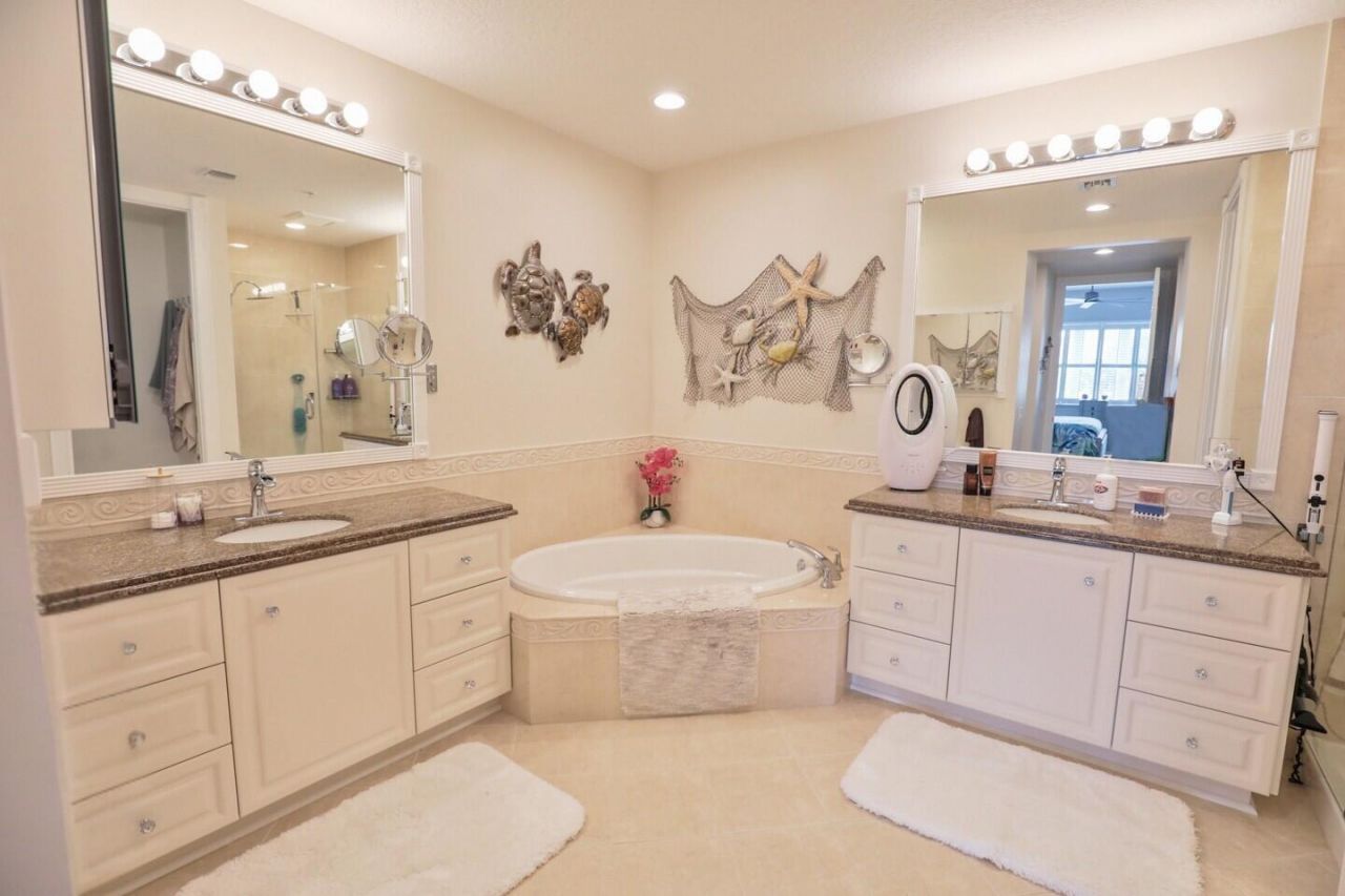 5 Harbour Isle Drive E, Unit 202, Fort Pierce, FL 34949 Photo