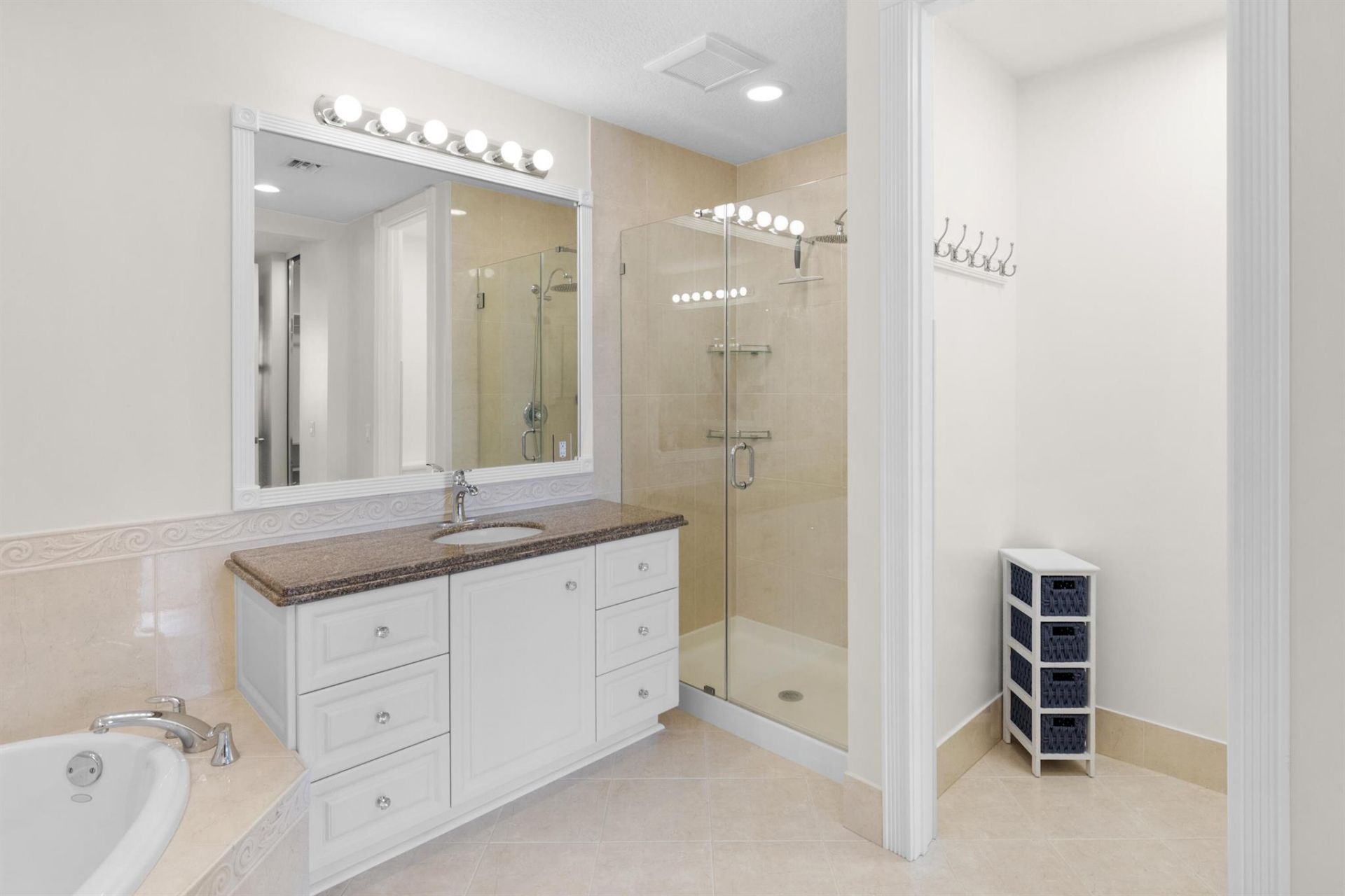 5 Harbour Isle Drive E, Unit 202, Fort Pierce, FL 34949 Photo