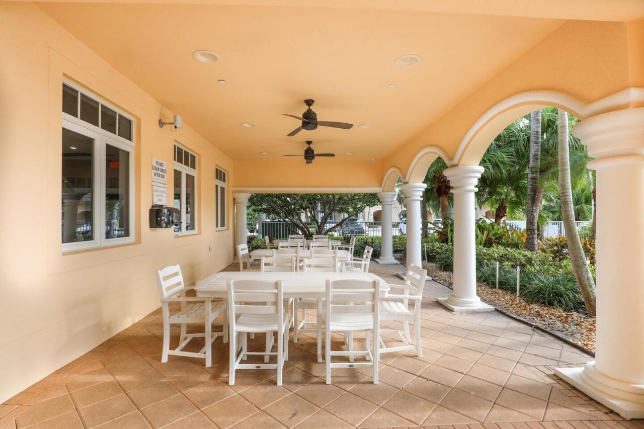 5 Harbour Isle Drive E, Unit 202, Fort Pierce, FL 34949 Photo