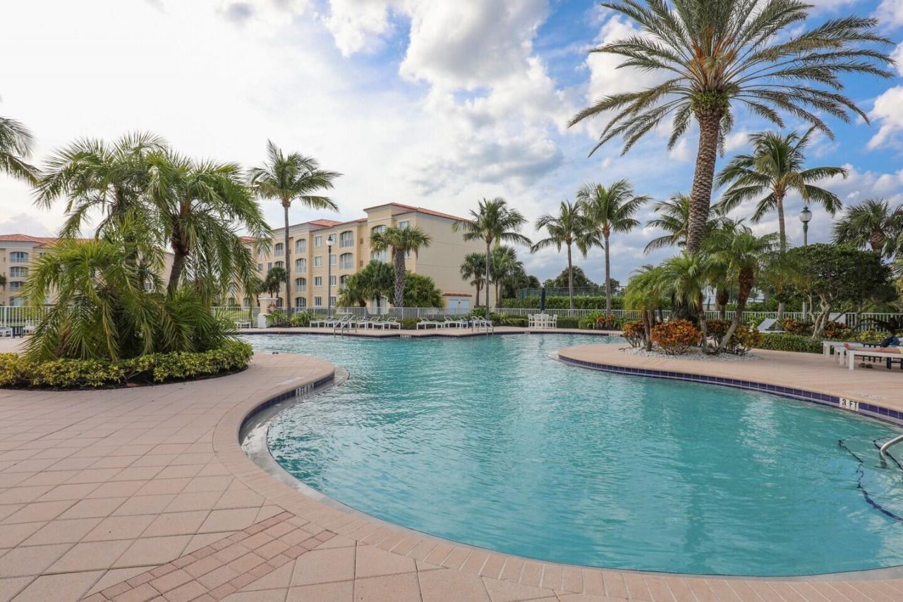 5 Harbour Isle Drive E, Unit 202, Fort Pierce, FL 34949 Photo