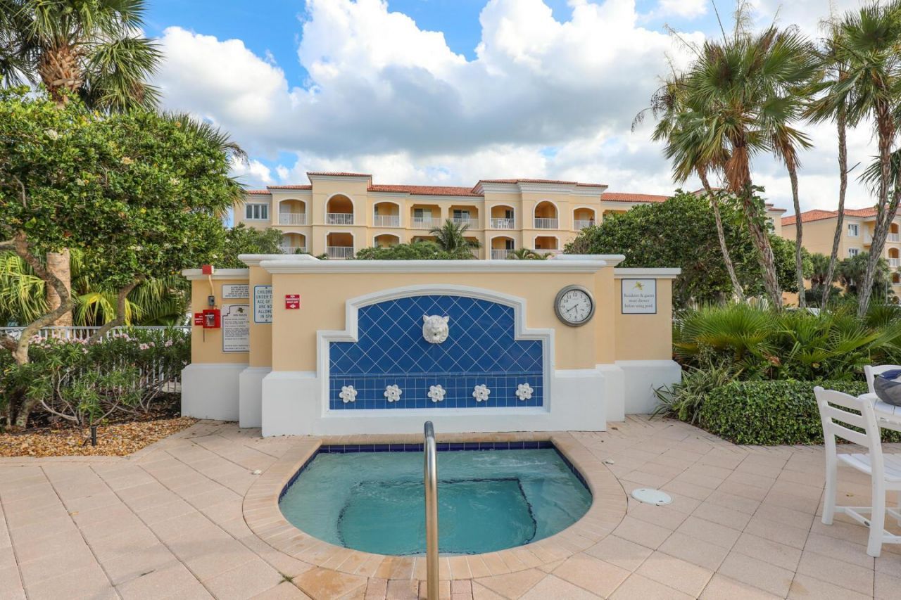 5 Harbour Isle Drive E, Unit 202, Fort Pierce, FL 34949 Photo