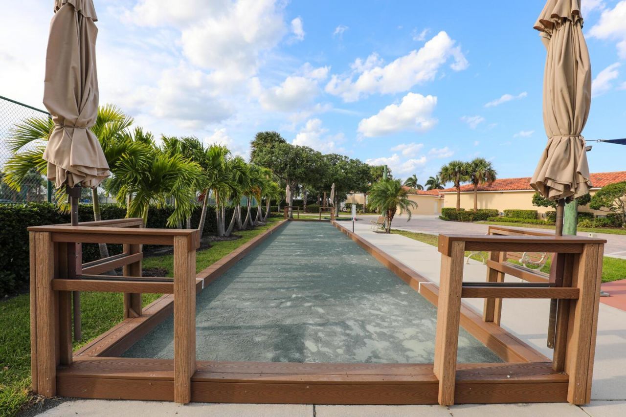 5 Harbour Isle Drive E, Unit 202, Fort Pierce, FL 34949 Photo