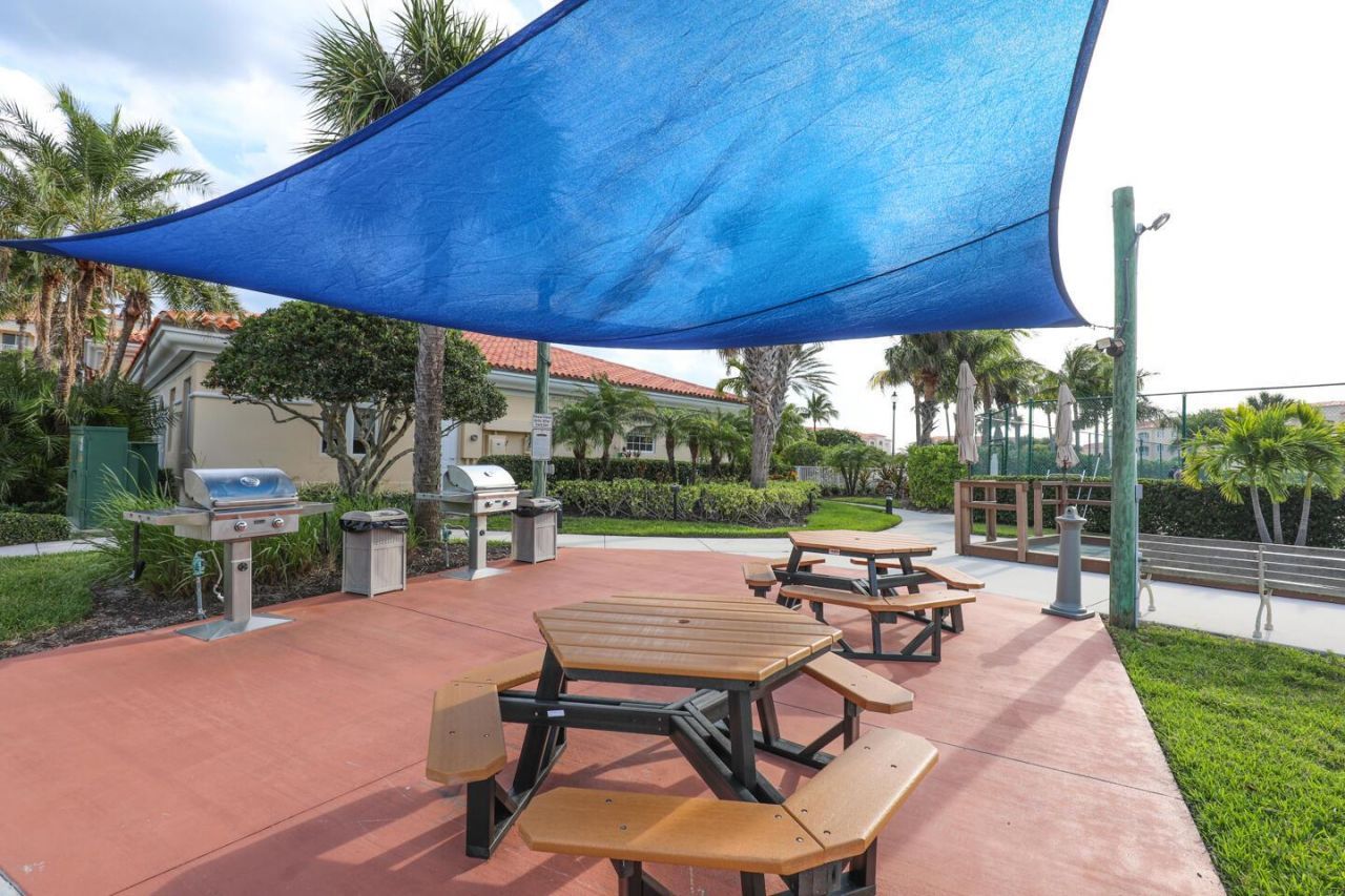 5 Harbour Isle Drive E, Unit 202, Fort Pierce, FL 34949 Photo