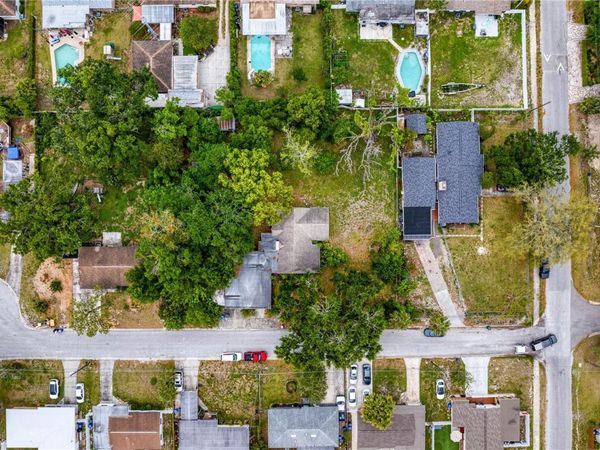 805 W 129TH AVENUE, TAMPA, FL 33612