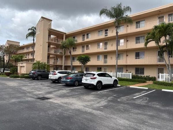 6935 Huntington Lane, Unit 205, Delray Beach, FL 33446