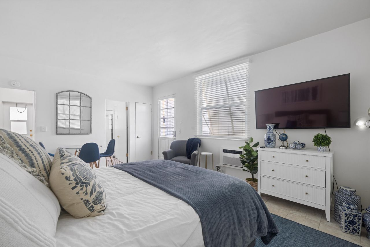 172 N County Road, Unit 5, Palm Beach, FL 33480 Photo