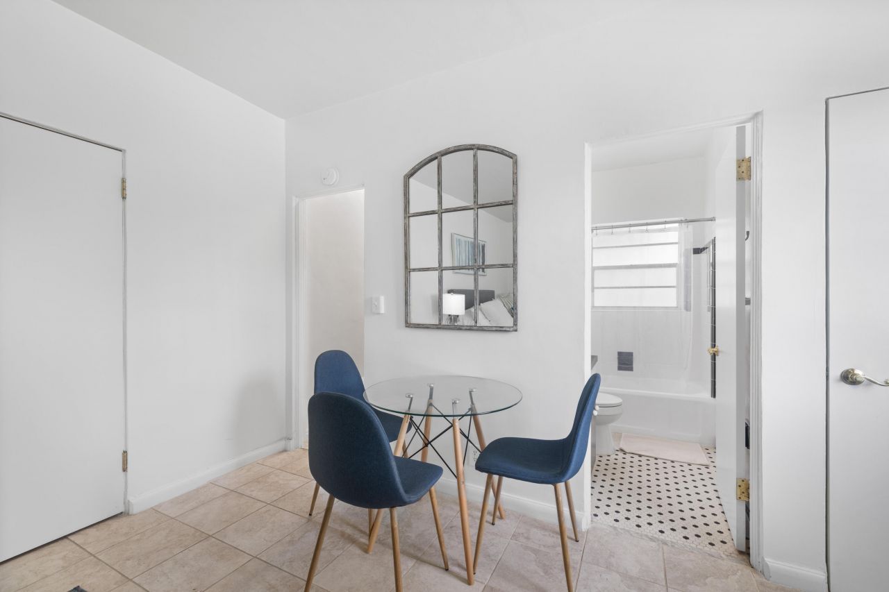 172 N County Road, Unit 5, Palm Beach, FL 33480 Photo