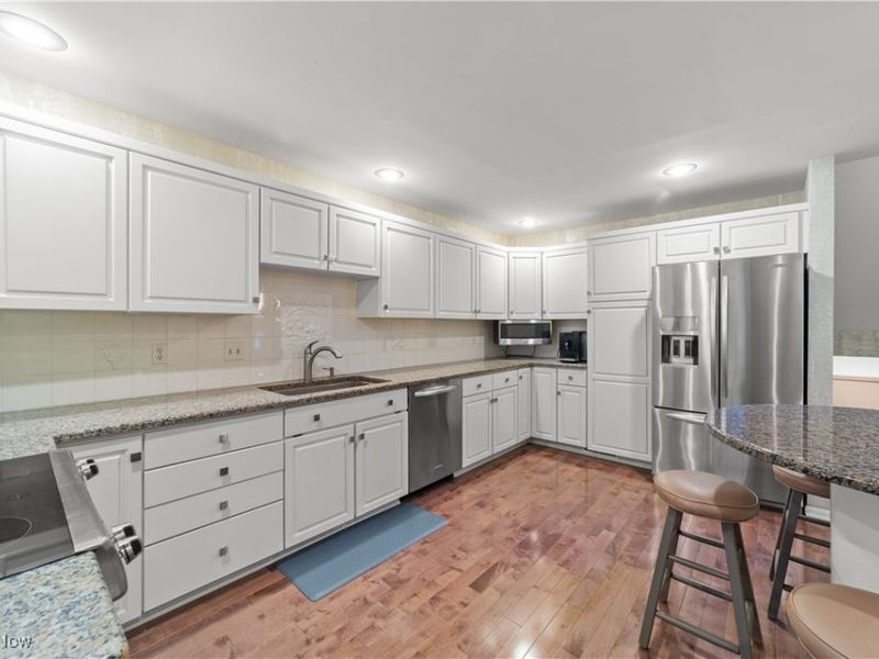 25450 Fairmount Boulevard, Unit 1, Beachwood, OH 44122 Photo 12