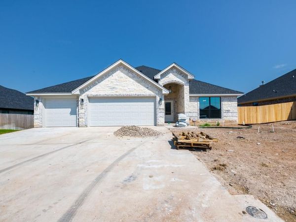 809 Sunnys Halo Drive, Hewitt, TX 76643