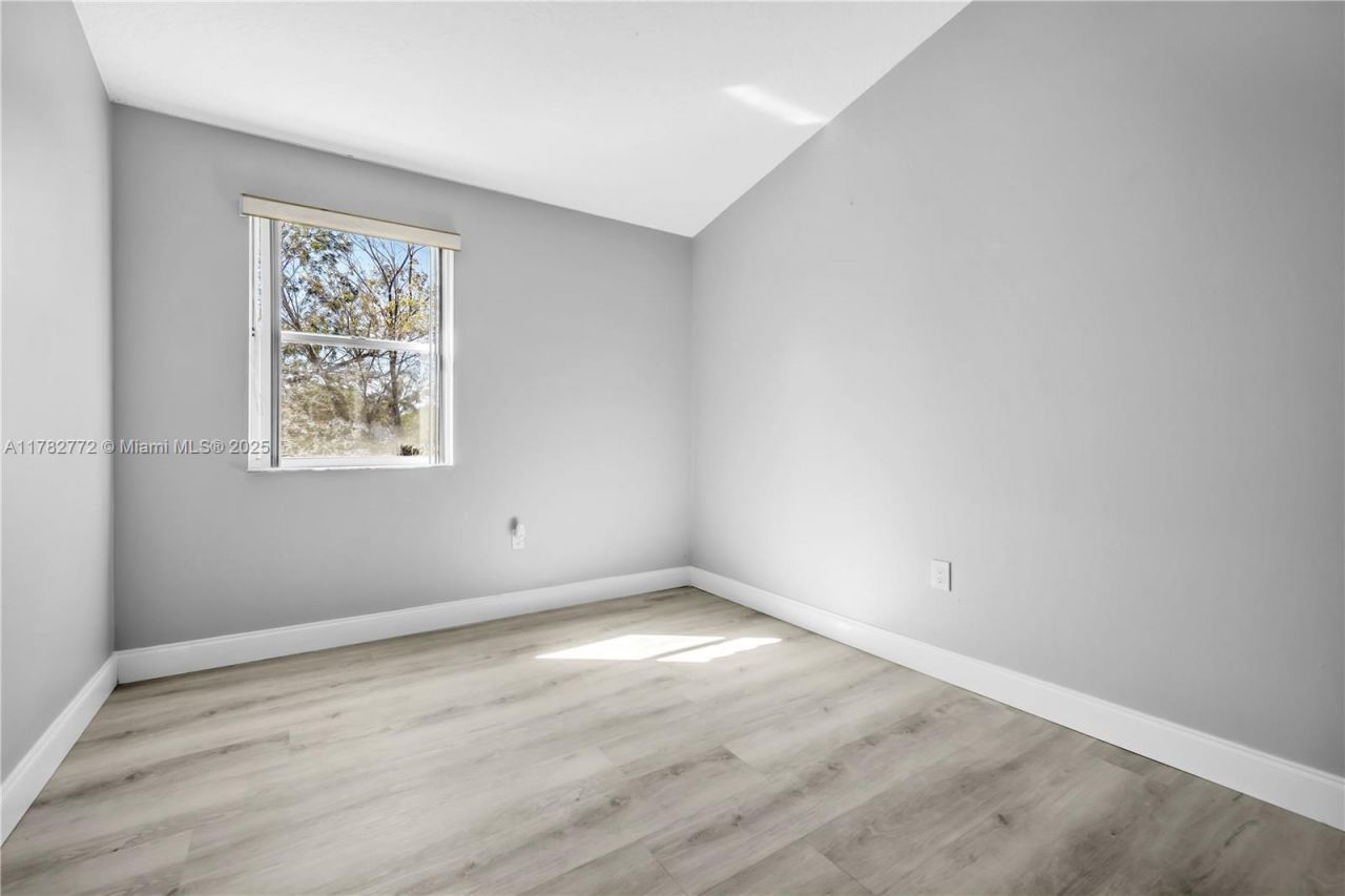 412 NW 108th Ter, Pembroke Pines, FL 33026 Photo